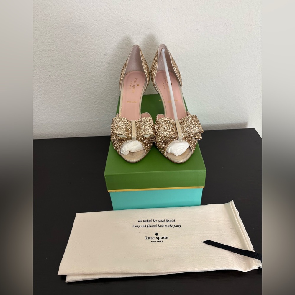 Kate Spade Sela gold glitter bow peep toe heels. Size 8M New with box and duster